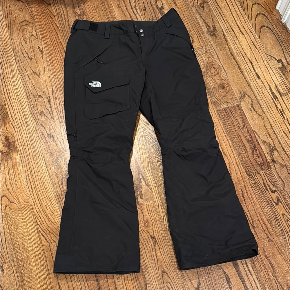 Never worn, women’s large snow pants